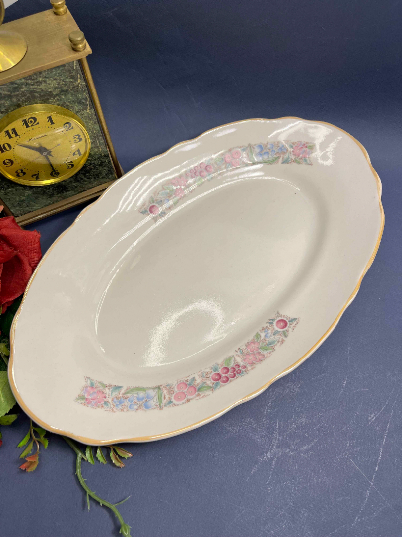 Блюдо сервировочное овальной формы Коростенский ФЗ 1962-1972гг. Фарфор, деколь, перламутр. Винтаж. Картинка 1